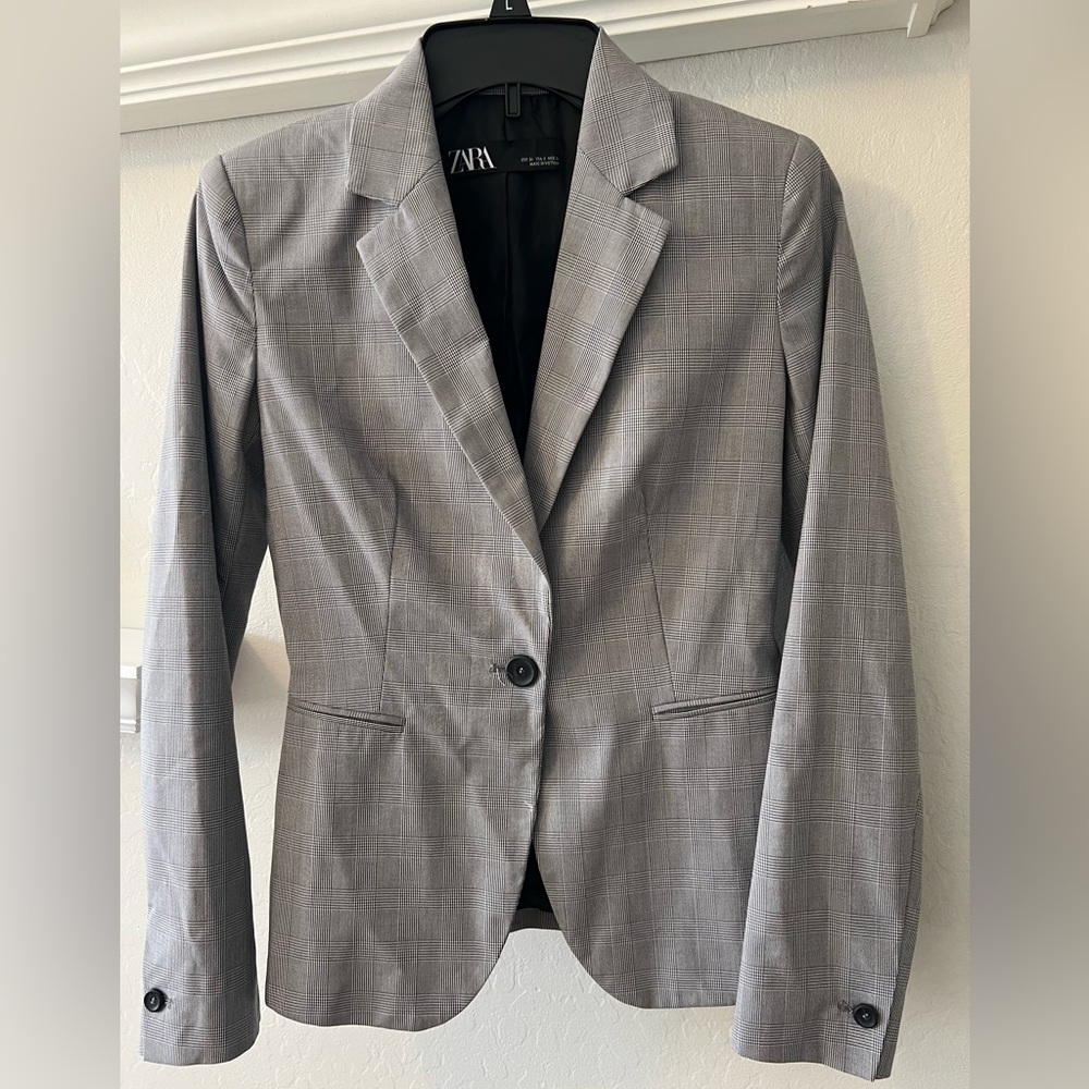 NWOT Zara Fitted Plaid Blazer.